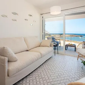 blau-apartamento-en-cala-galiota-con-vistas-al-mar.allmallorcahotels.com/